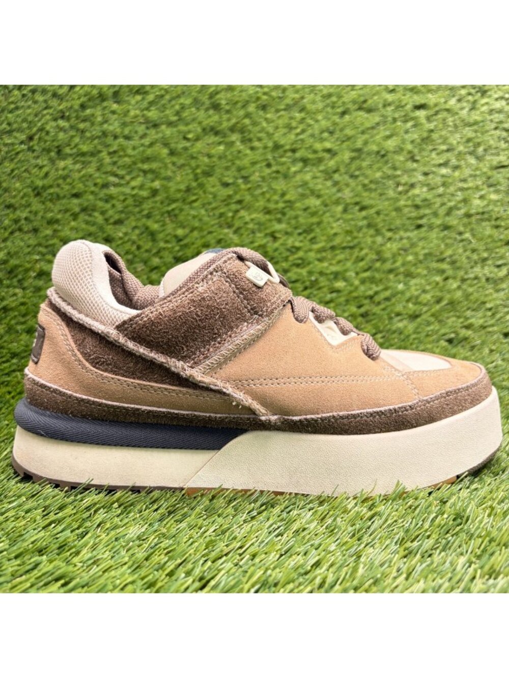 UGG Goldencush Womens Size 7.5 Beige Athletic Chunky Platform Shoes Sneakers